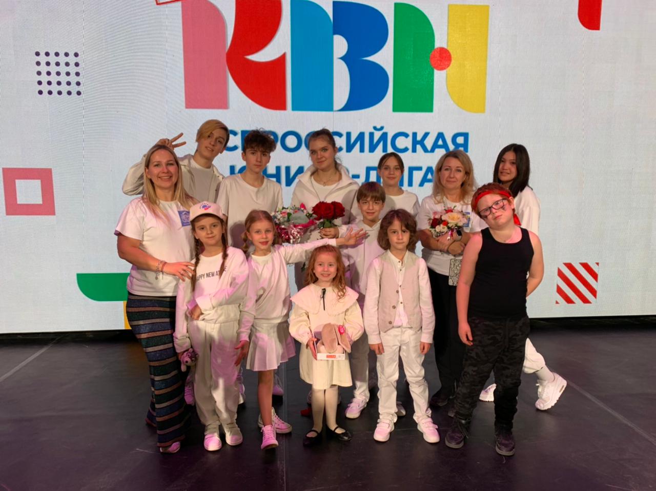 Звезды - Команда КВН “Белый Кролик” прошла в полуфинал Всероссийской Юниор-Лиги детских команд