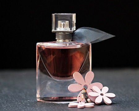  - Как избавиться от запаха парфюма на одежде - 6 эффективных способов