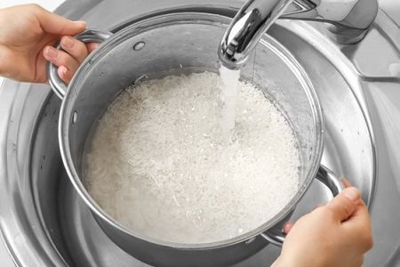 Почему не следует выливать воду, которую вы используете для полоскания риса? - Рисовая вода для волос