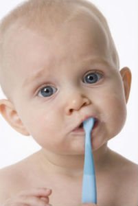 Здоровье новорожденных - Вопросы родителей о первых зубах ребенка
