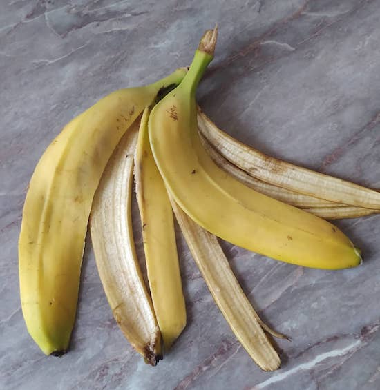  - Не выбрасывайте банановую кожуру! Используйте ее для удобрения комнатных растений